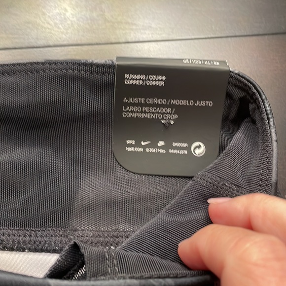 NWT Nike running capri length leggings XS - Picture 3 of 6